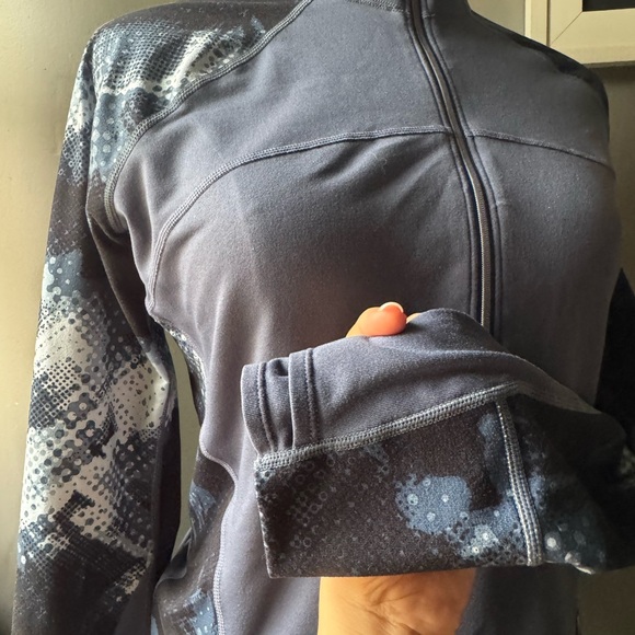 Athleta Running Wild Half Zip 2.0 Electro Iron Blue Pullover Size Medium - Picture 12 of 12